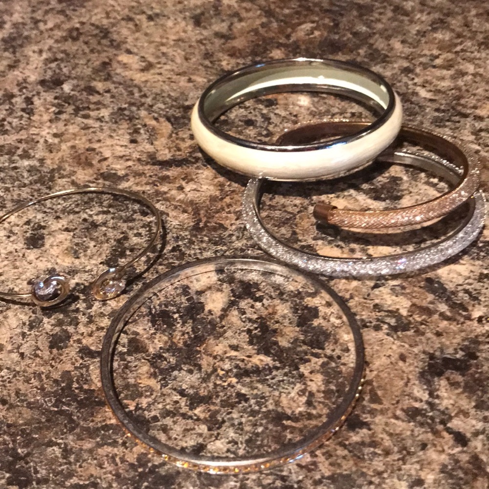 Bundle of 5 bangles